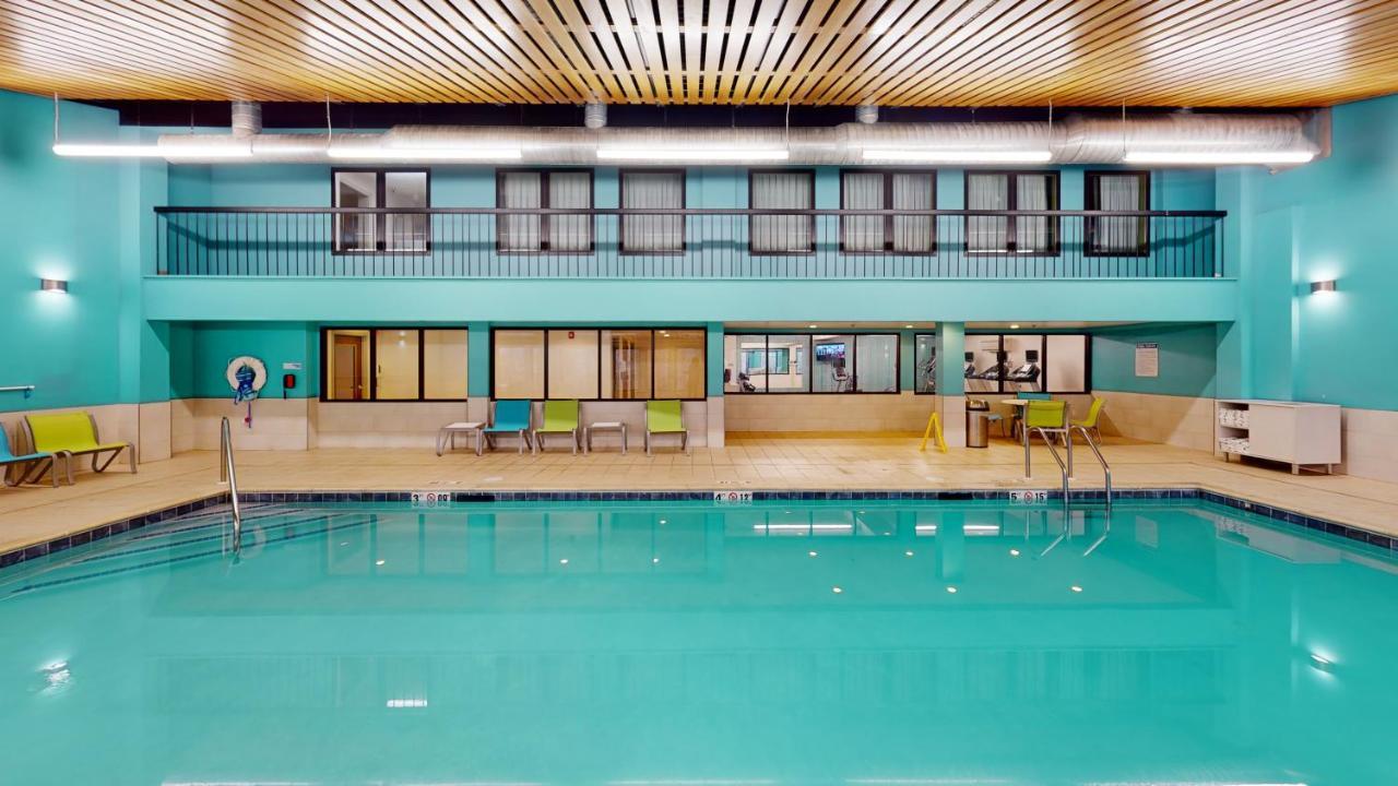 Express South By Ihg Hotel Burlington