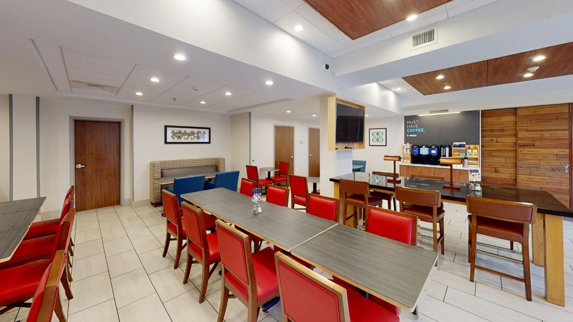 Express South By Ihg Hotel Burlington