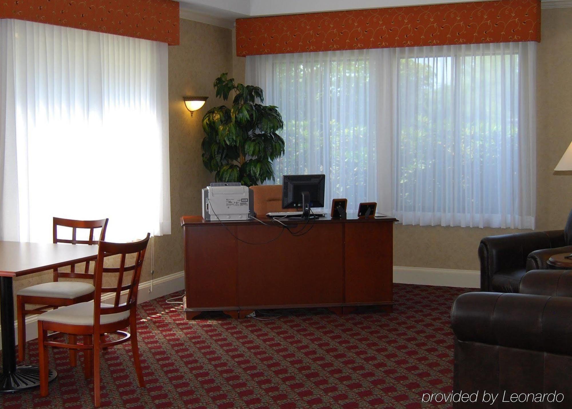 Express South By Ihg Hotel Burlington
